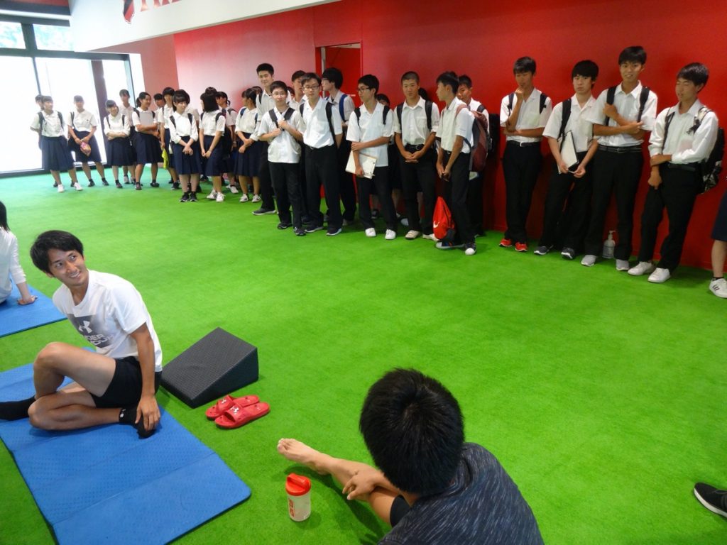 いわきスポーツクラブを訪れた高校生たち